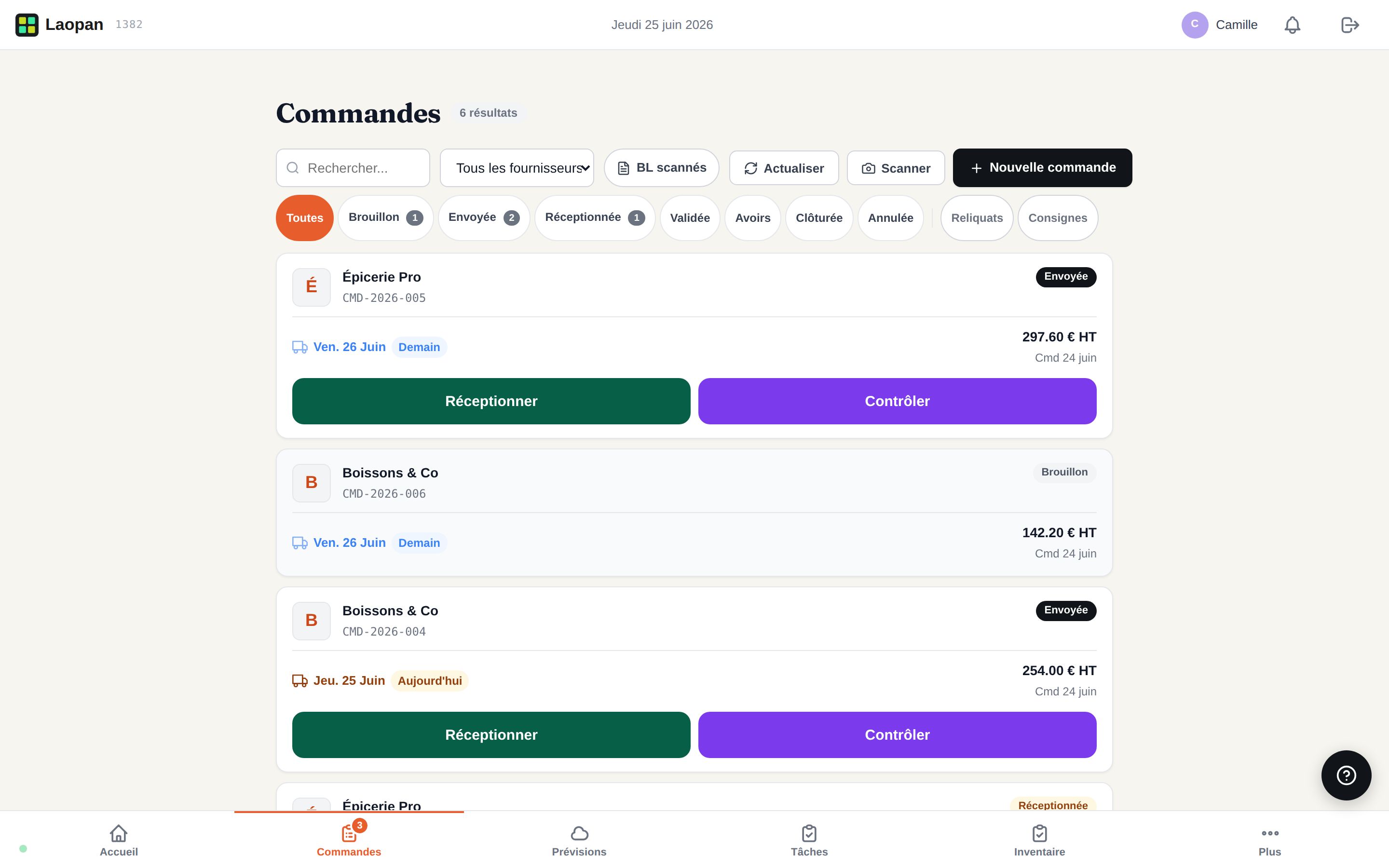 Écran de gestion des stocks d'un restaurant avec indicateurs de niveaux bas et alertes orange